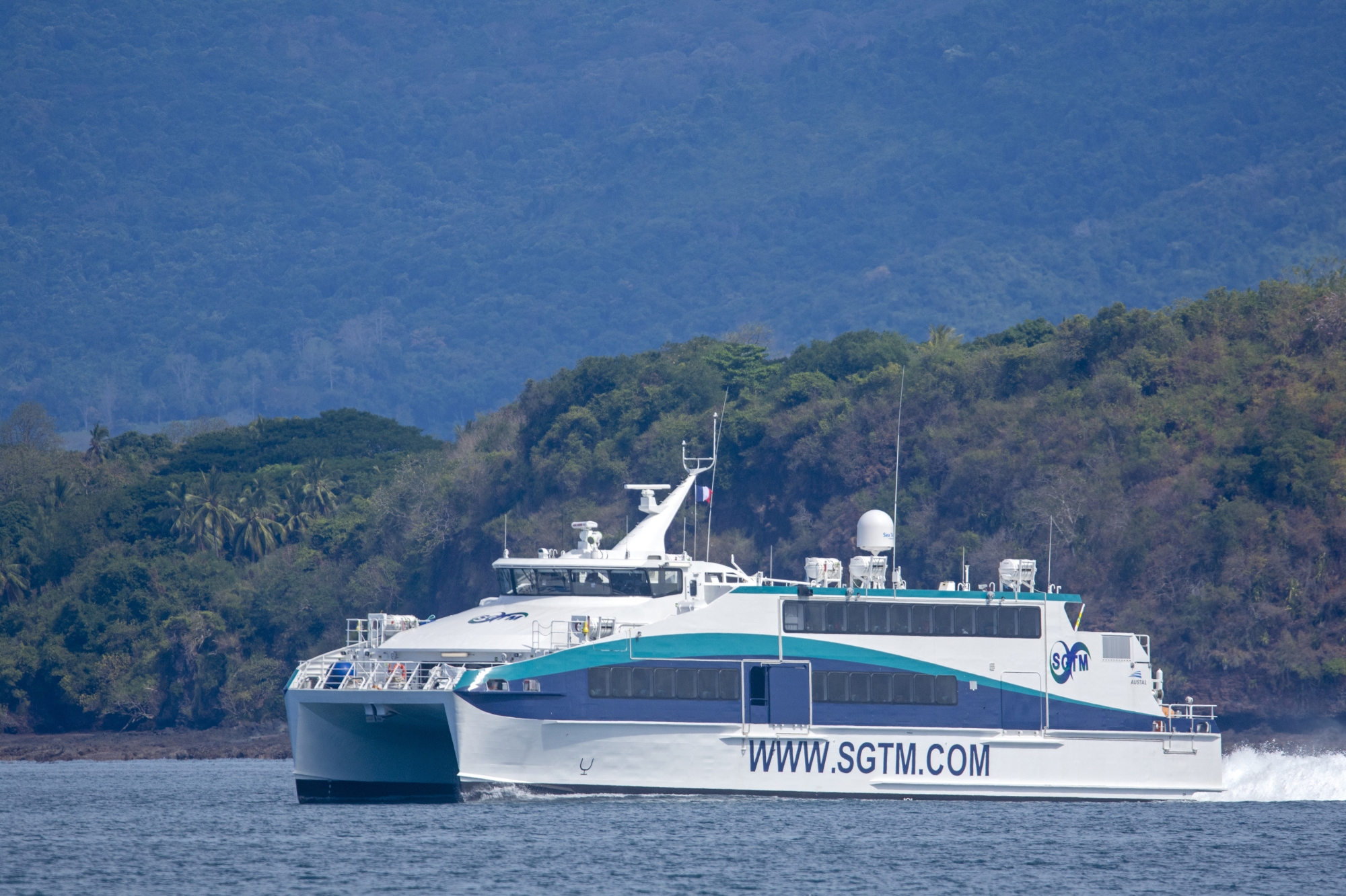 Le navire de la SGTM fait demi tour et revient avec les ESI