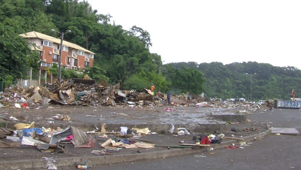 Marché : après une nuit de pillage (vidéo)