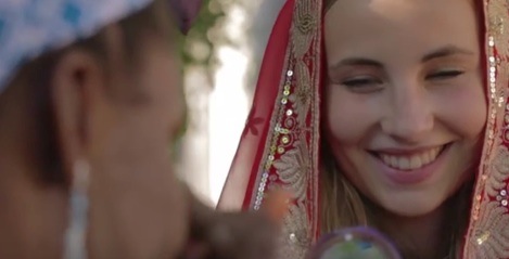 Une chanteuse tchèque choisit Mayotte comme décor de clip