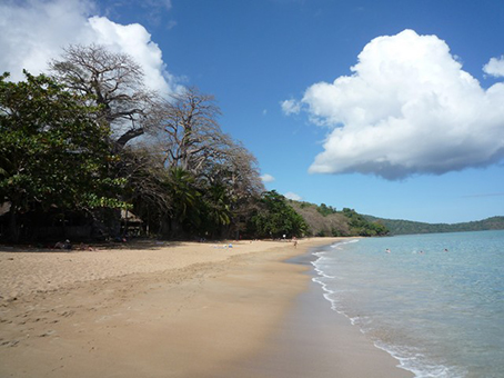La plage de N’Gouja interdite à la baignade