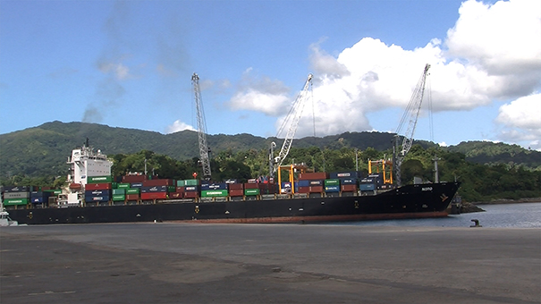 Le plus gros navire que le port de Longoni ait jamais accueilli