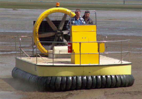 Un aéroglisseur à Mayotte