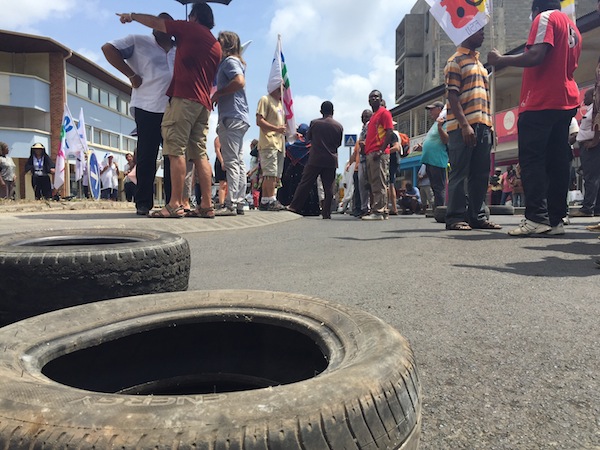 Education nationale : les grévistes en marche vers Mamoudzou (vidéo)