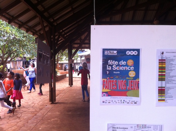 Remise de titres professionnels en Hôtellerie par Mariame SAID