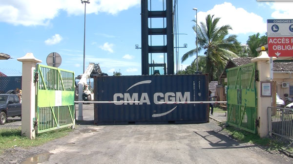 Port : Nouveau blocage par la Smart (4 photos)