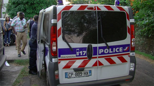 Le cambrioleur ligoté par sa victime