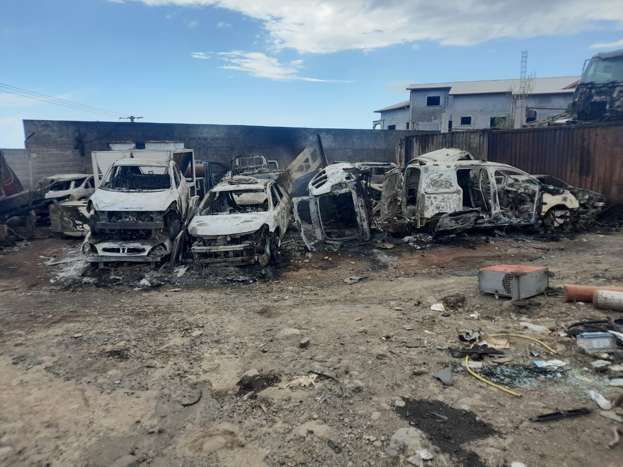 La casse auto des Hauts Vallons à nouveau en feu
