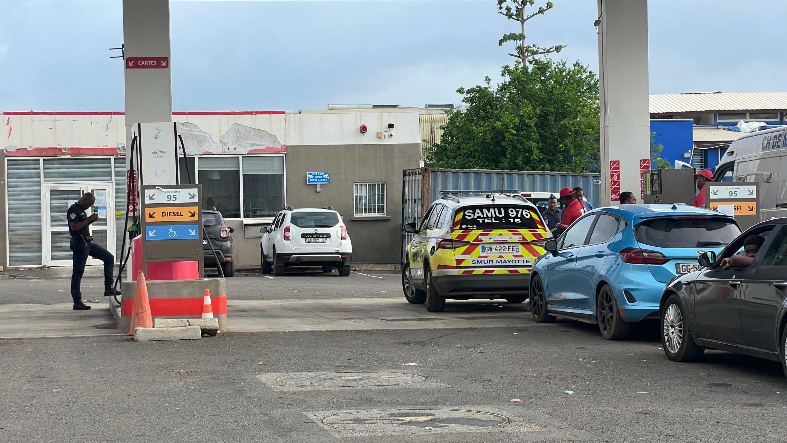 Les stations de carburant sont très sollicitées par les automobilistes