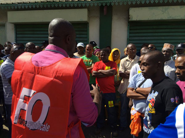 La grève continue pour SFR et la SMAE