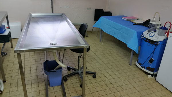 24 bébés enterrés dans la fosse commune lundi.