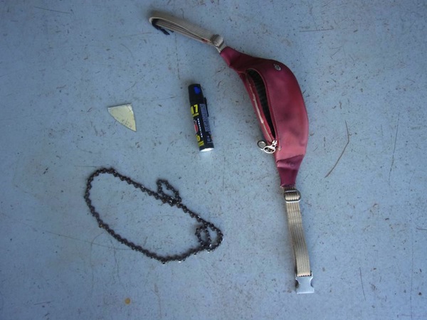 Divers objets découverts lors de contrôles de bus scolaires