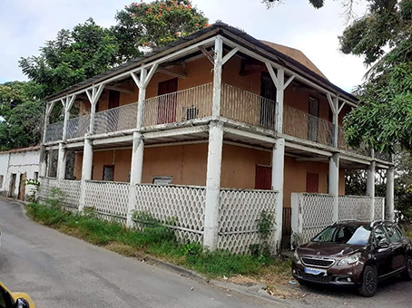 Des bâtiments historiques qui tombent littéralement en ruines