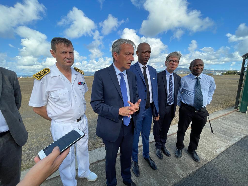 Philippe Vigier arrive à Mayotte et annonce déjà 2 décisions