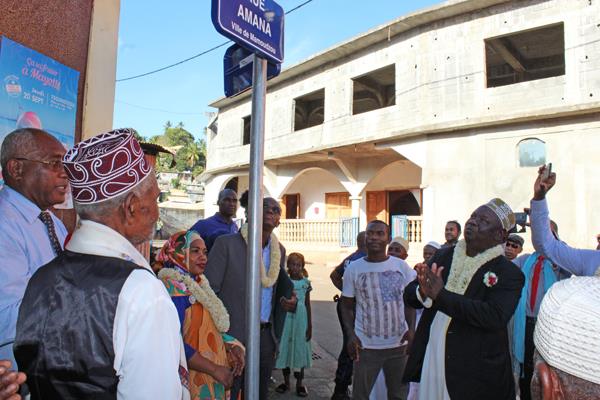 La mairie de Mamoudzou dévoile les premières nouvelles plaques de rue