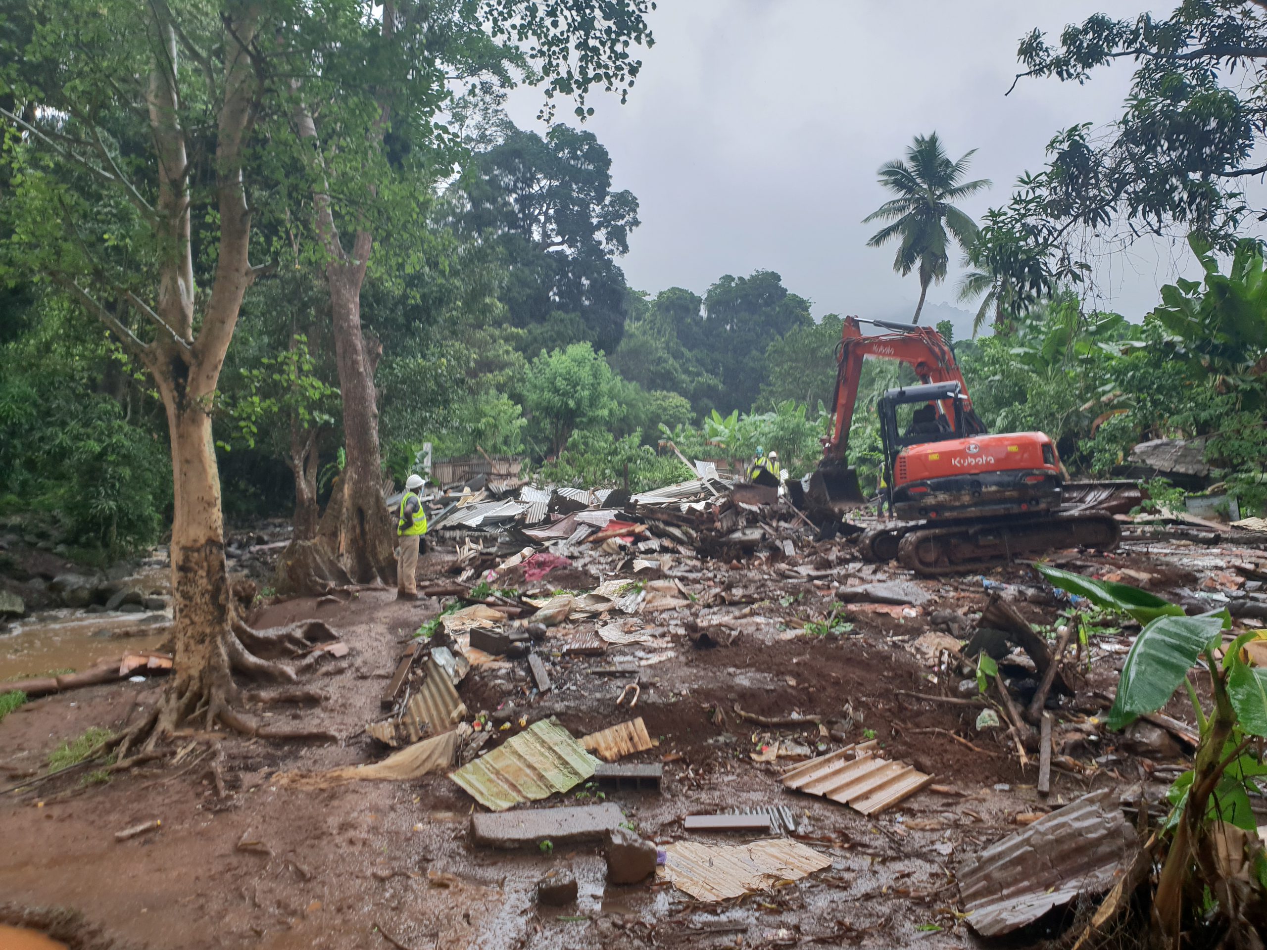 Destruction de 80 cases installées illégalement à Hajangoua