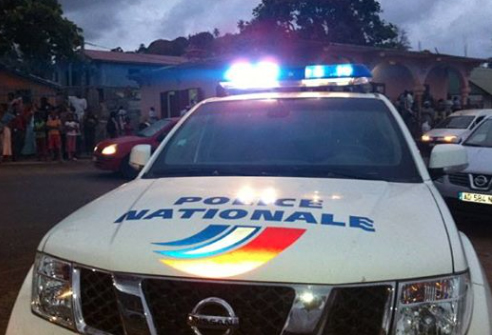 Le policier fait usage de son arme