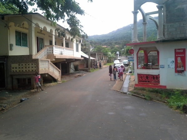 Les habitants de Poroani expulsent les Comoriens du village