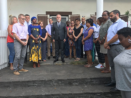 Minute de silence à la préfecture