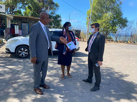 Le Recteur en visite à Pamandzi pour un bilan des équipements sportifs et des efforts à mener