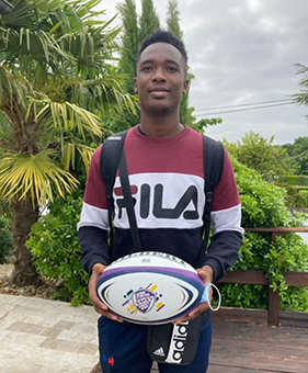 Un rugbyman mahorais signe dans un club et file vers la voie pro