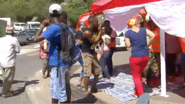 Insolite : quand les grévistes de SFR rencontrent ceux de la SMAE (vidéo)