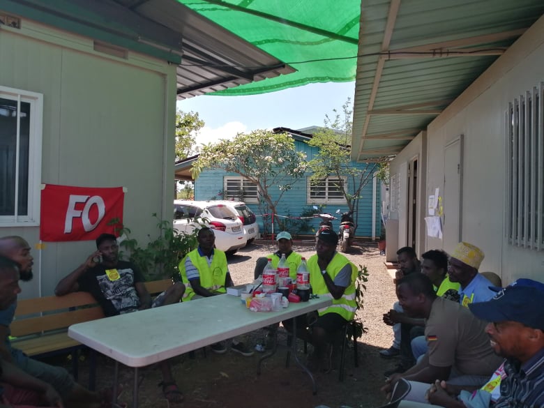 Une trentaine de salariés de la Star Mayotte en grève illimitée