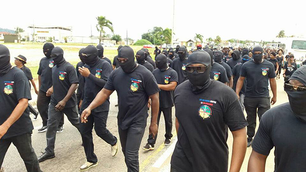 Les Guyanais s’organisent en milices cagoulées pour ramener l’ordre