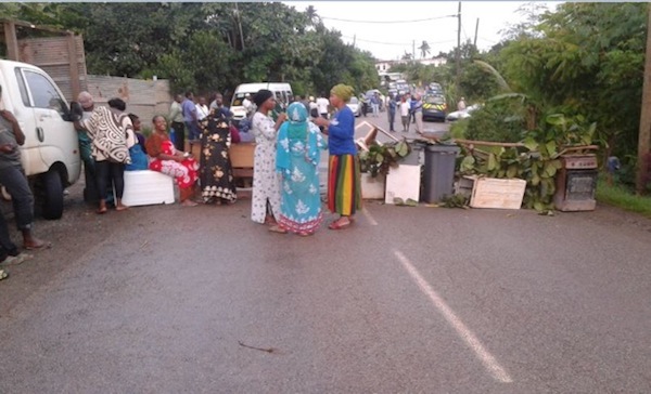 Habitations inondées, vitesse excessive, les habitants de Tsimkoura érigent des barrages
