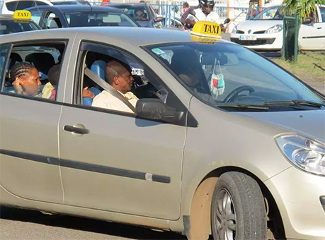 Les taximen de Petite-Terre en ont assez
