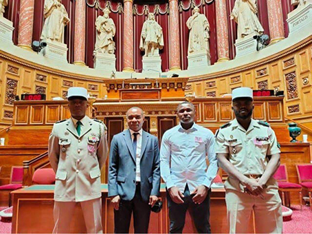 Le sénateur Thani reçoit des légionnaires mahorais au Sénat