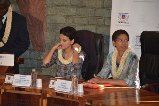 Attentats de Paris : Najat Vallaud-Belkacem s’adresse aux enseignants