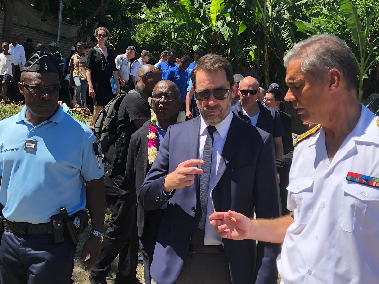 Le Ministre de l’Intérieur découvre le quartier de La Vigie en Petite Terre (video)