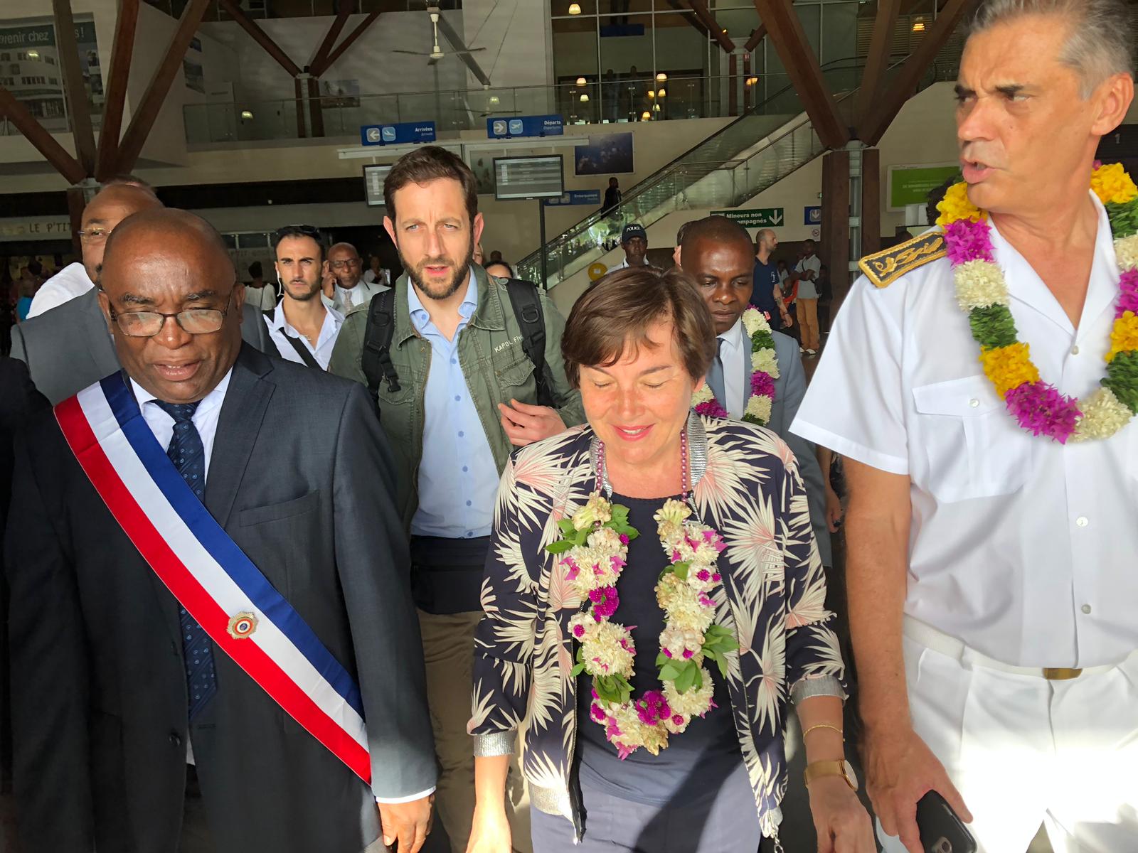 Pas d’accueil populaire pour la Ministre des Outre Mer qui a du pain sur la planche (video)