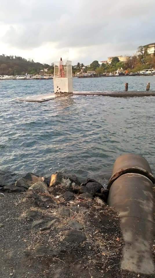 Grandes marées : le phare de la barge a les pieds dans l’eau