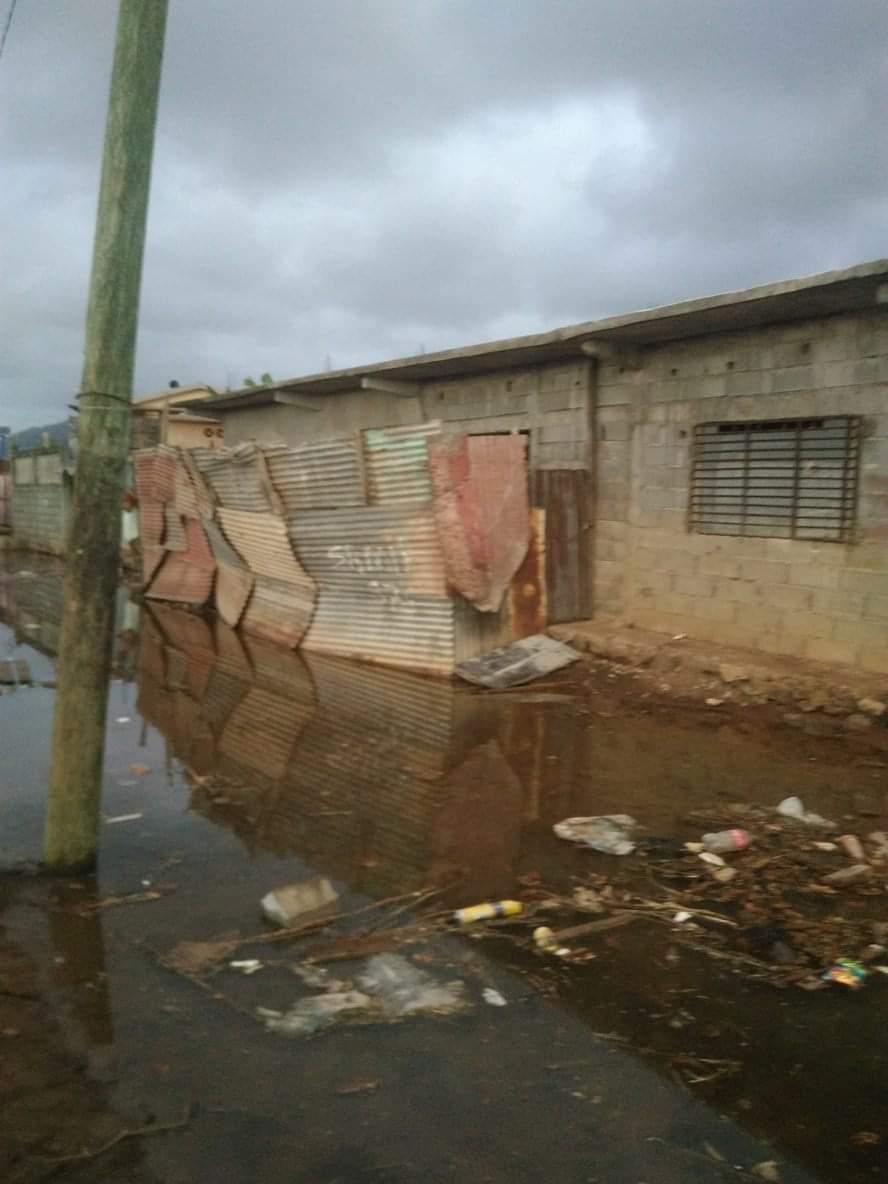 Grandes marées : l’eau continue de monter à Mtsapéré