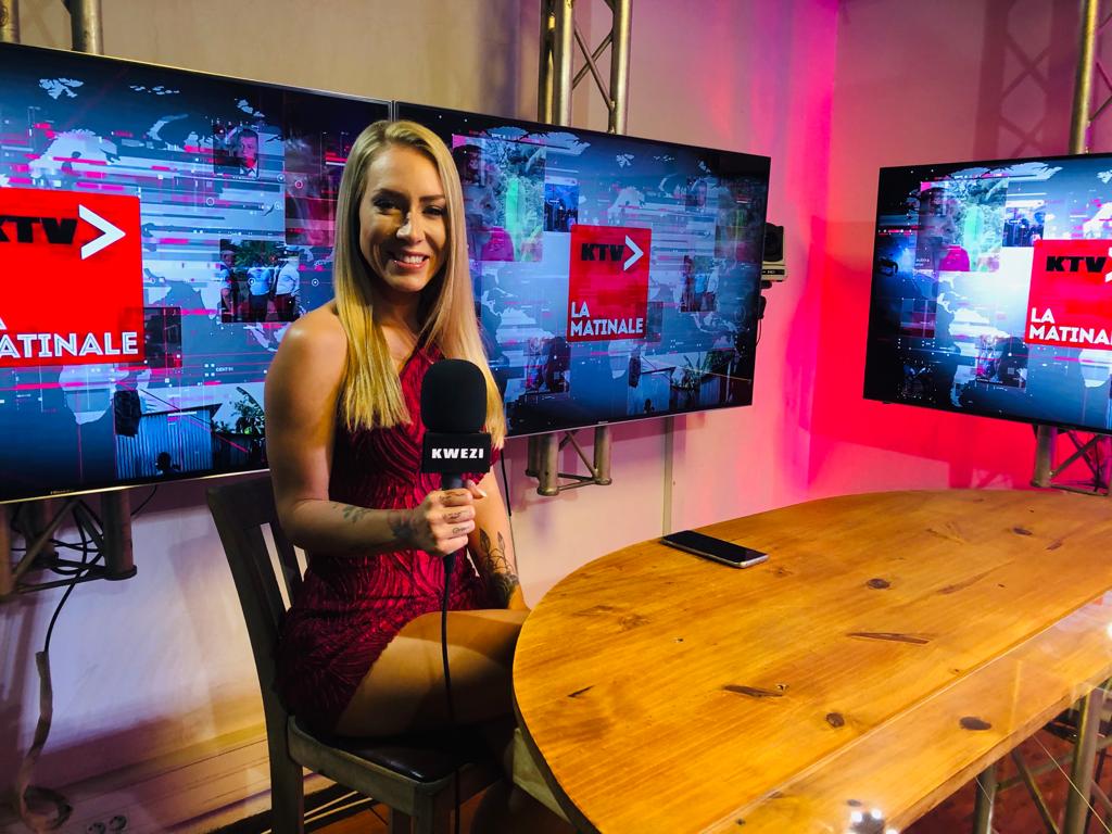 Charlène, gogo-danseuse, en direct sur le plateau de La Matinale