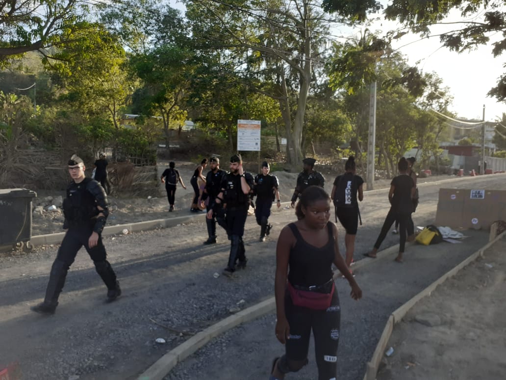 Mobilisation contre la violence devant le lycée de Pamandzi (video)