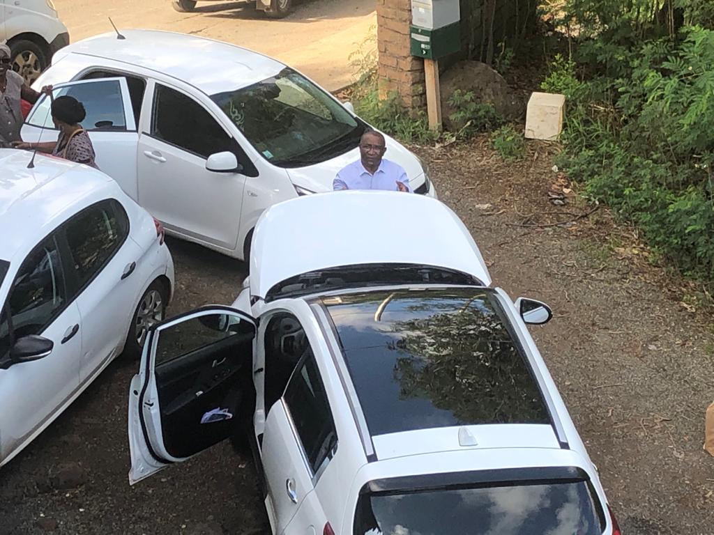 Insolite : Salim Nahouda en panne sur le parking de Kwezi