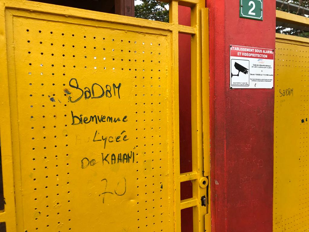 Nouveaux affrontements entre jeunes devant le lycée de Kahani (video)