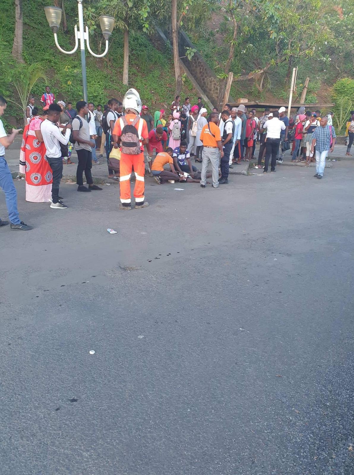 Un enfant poignardé sur le parking des taxis à Mamoudzou