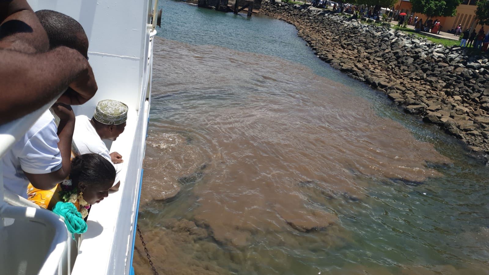Un trafic de “barges” qui n’a pas évolué malgré les promesses