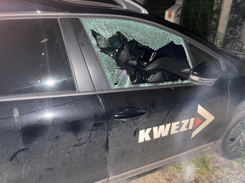 Des voitures caillassées gratuitement cette nuit du côté de Cavani