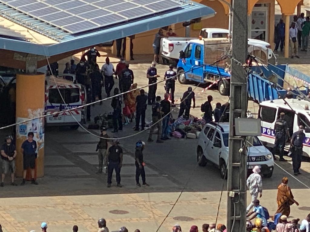 Opération de lutte contre les vendeurs à la sauvette Place de la République à Mamoudzou