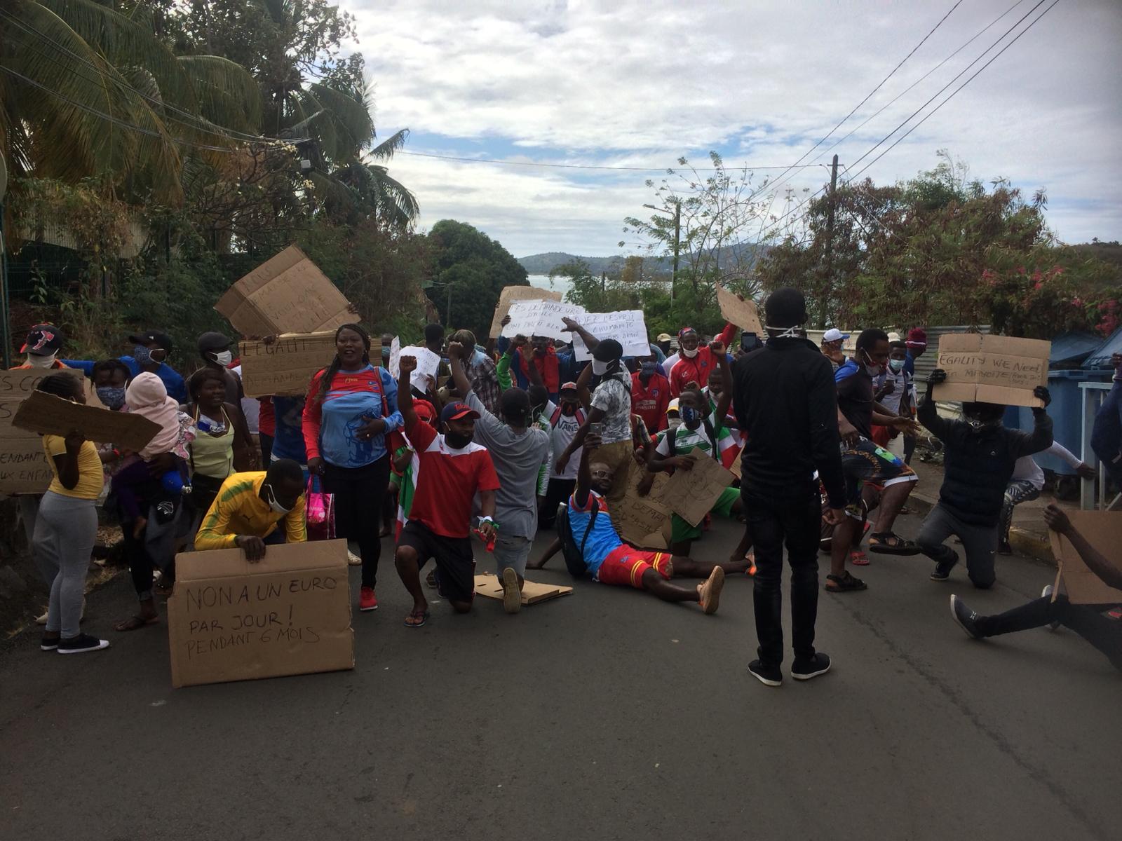 Demandeurs d’asile :  la manifestation est en cours (video)