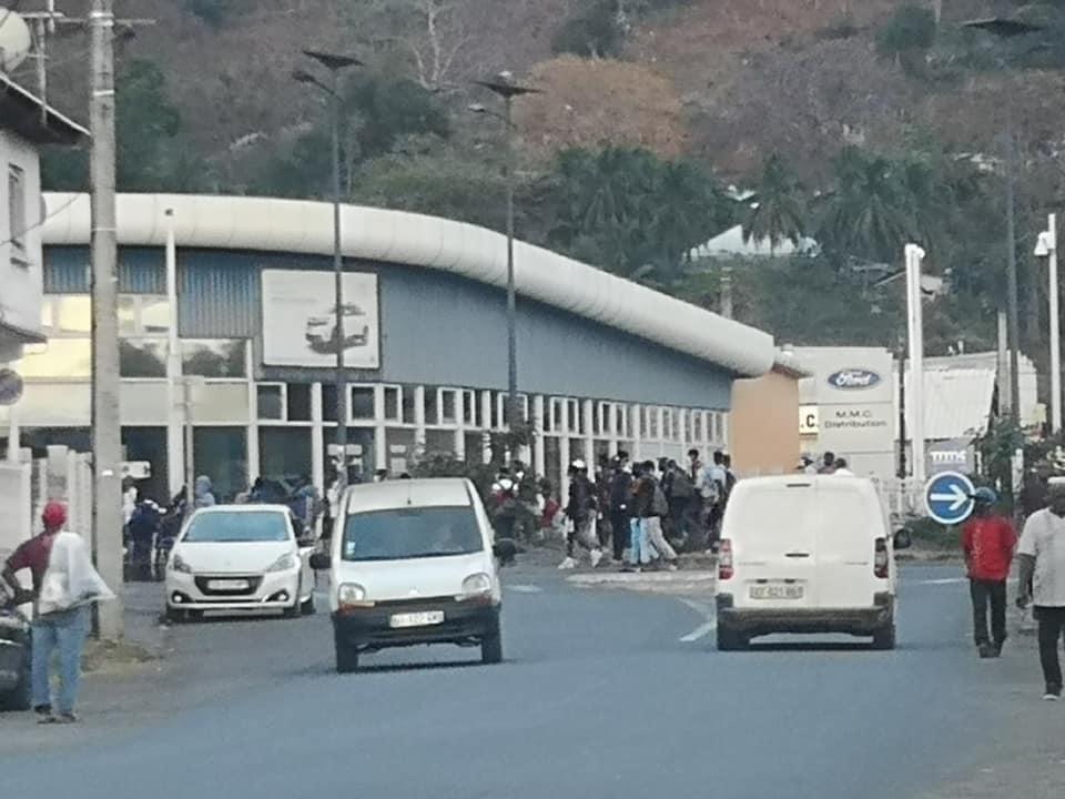 La grève des transports scolaires continue et les jeunes sont dans la rue