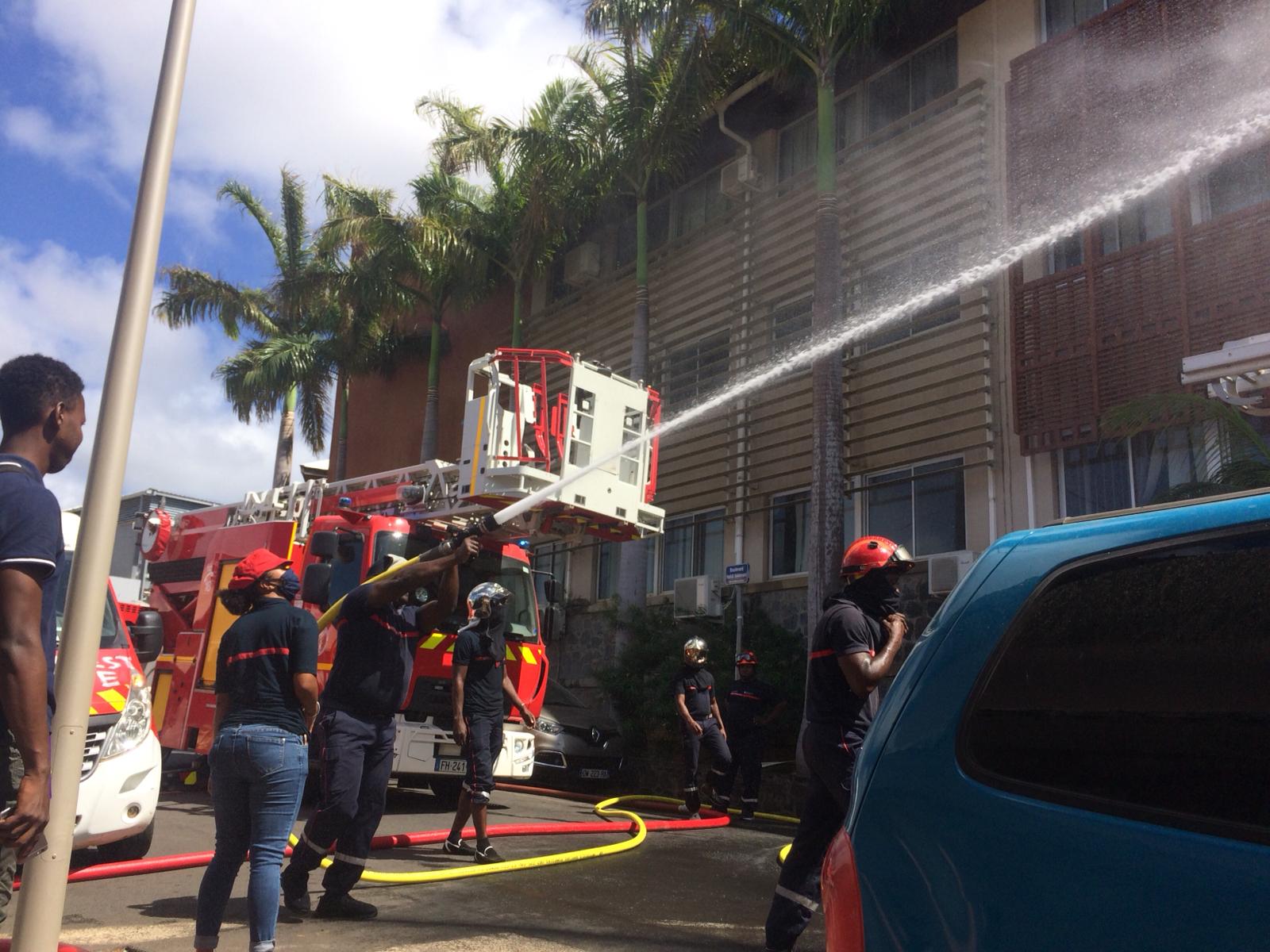Grève des pompiers : ca dégénère devant le Conseil Départemental (vidéo)