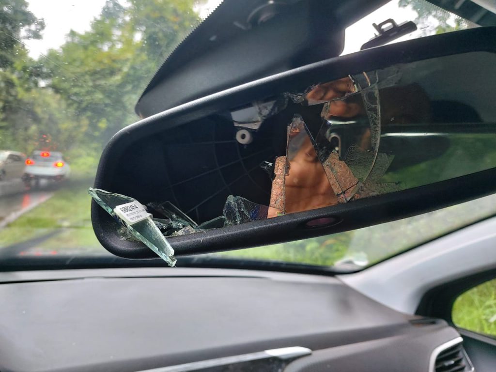 Koungou : un homme caillassé dans sa voiture est hospitalisé dans un état grave