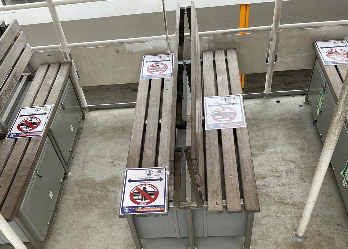 Début des mesures de distanciation sociale sur la barge