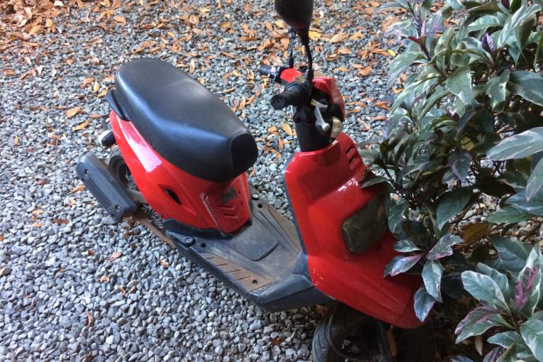 Kawéni : agression au couteau pour voler son scooter