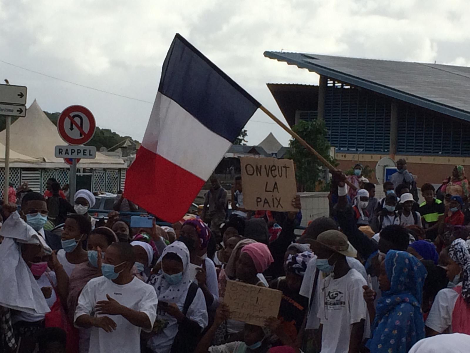 Grande manifestation de lycéens contre les violences à Mamoudzou (vidéo)